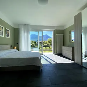 Casa Verde, Dongo, Di Ferienhaus