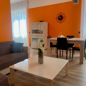 Lucia, Di Como, Apartment